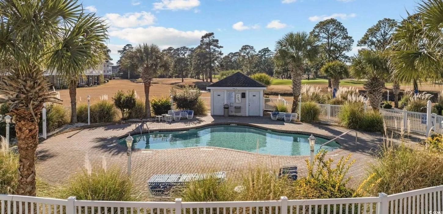 Golf Condo Pool 1450×700